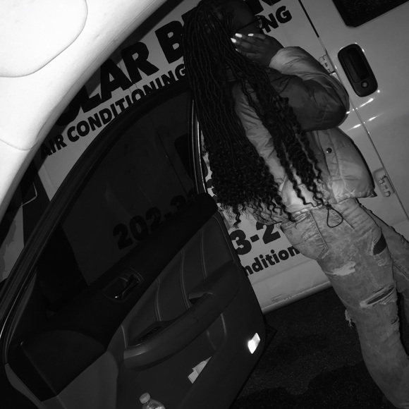 Meet your Posher, Tiaa - Picture 1 of 1